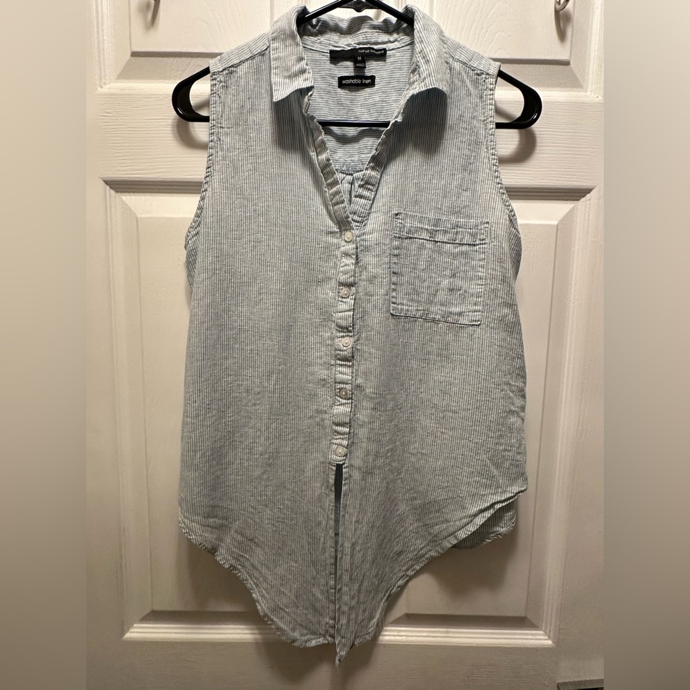 Harve Benard Light Blue Sleeveless Button-Front Tank